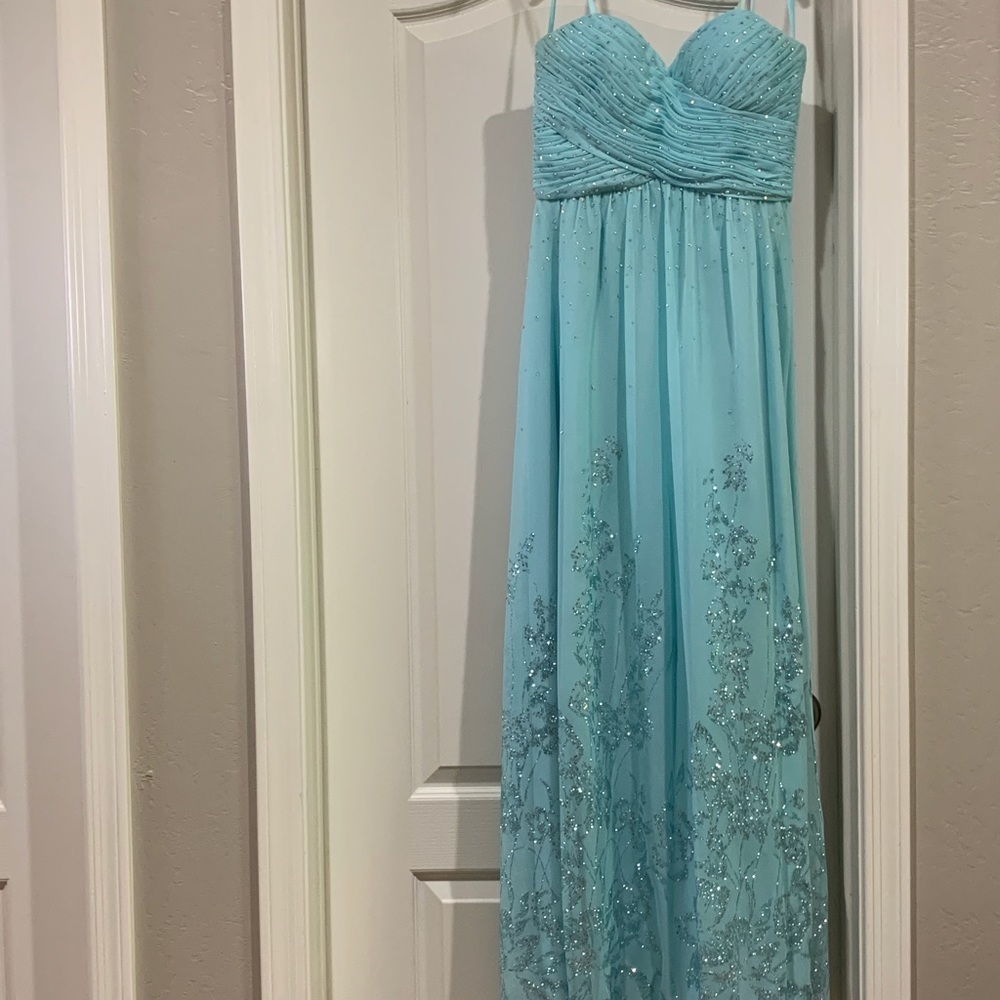 Beautiful Cachet Prom Dress W/ Swarovski Crystals